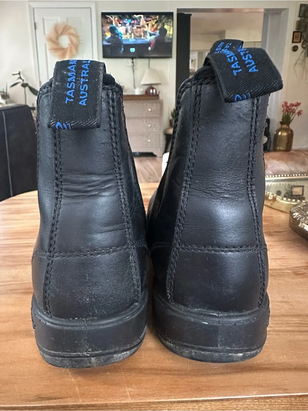 Blundstone Black Chelsea Pull-On Boots Size 7.5 (4.5 brand size  scuffs to toes
